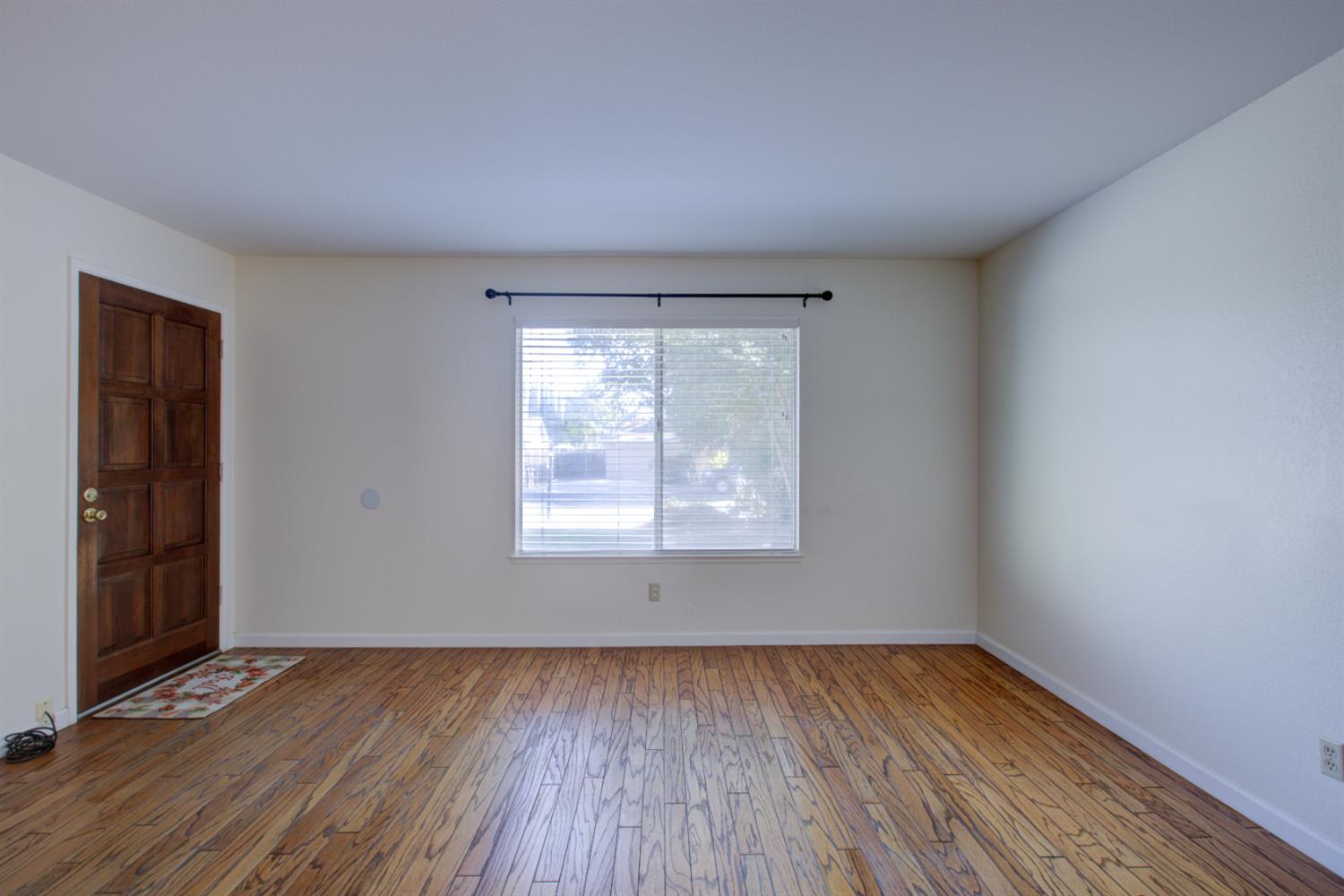 6425 8th St, Riverbank, CA 95367