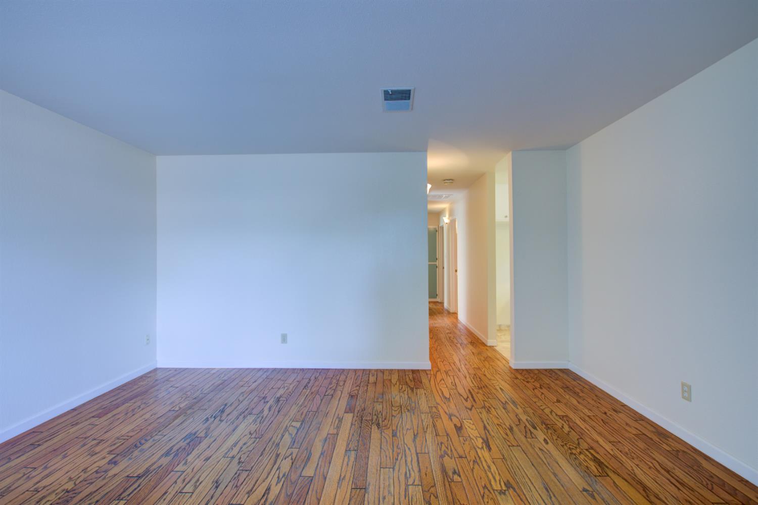 6425 8th St, Riverbank, CA 95367