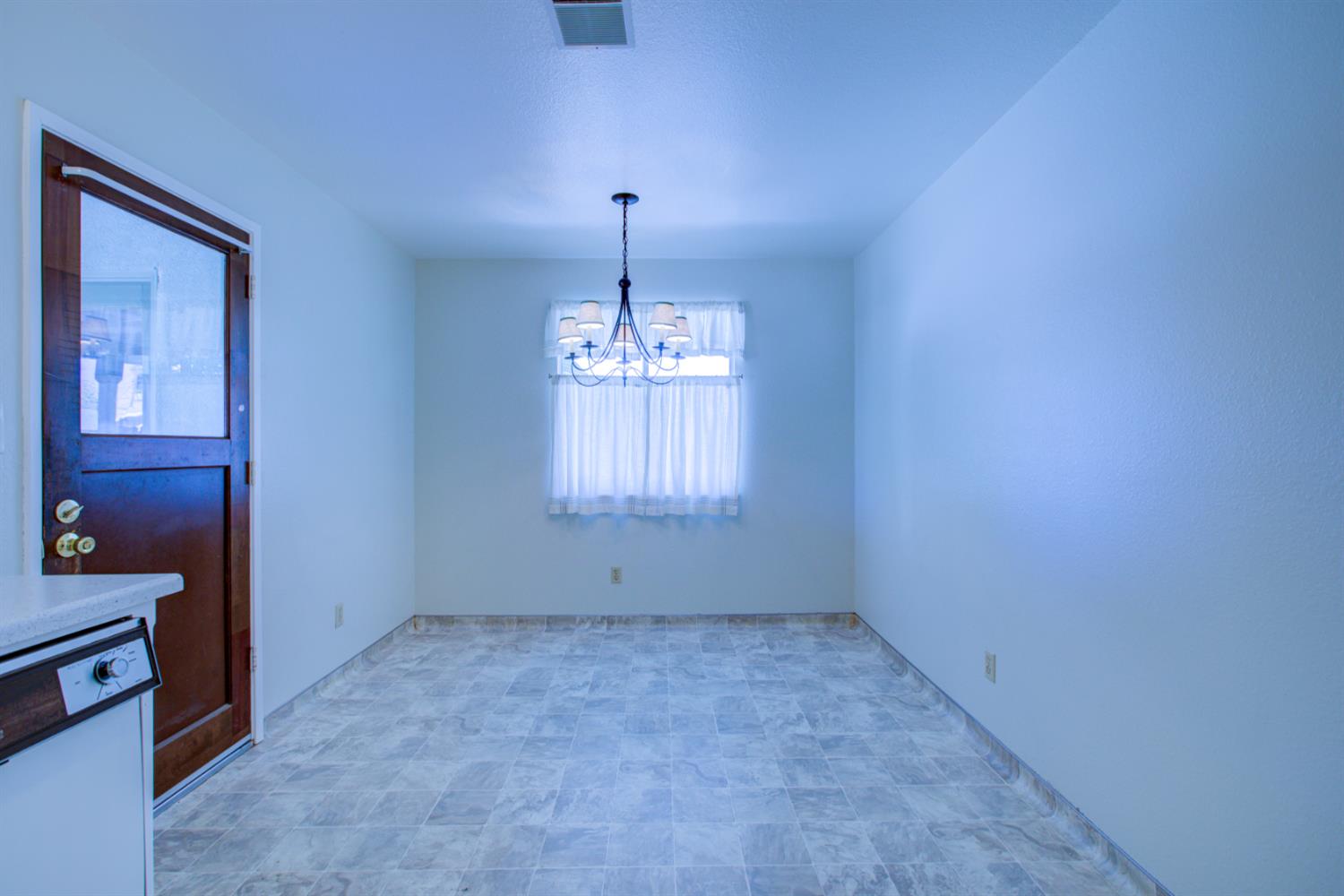 6425 8th St, Riverbank, CA 95367