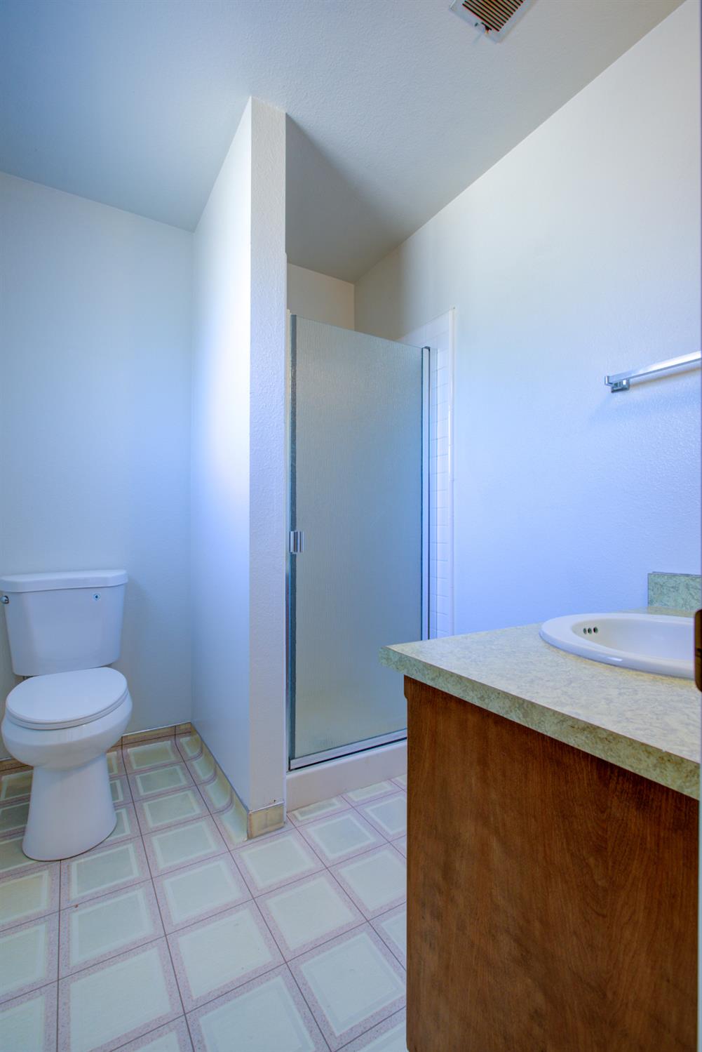 6425 8th St, Riverbank, CA 95367