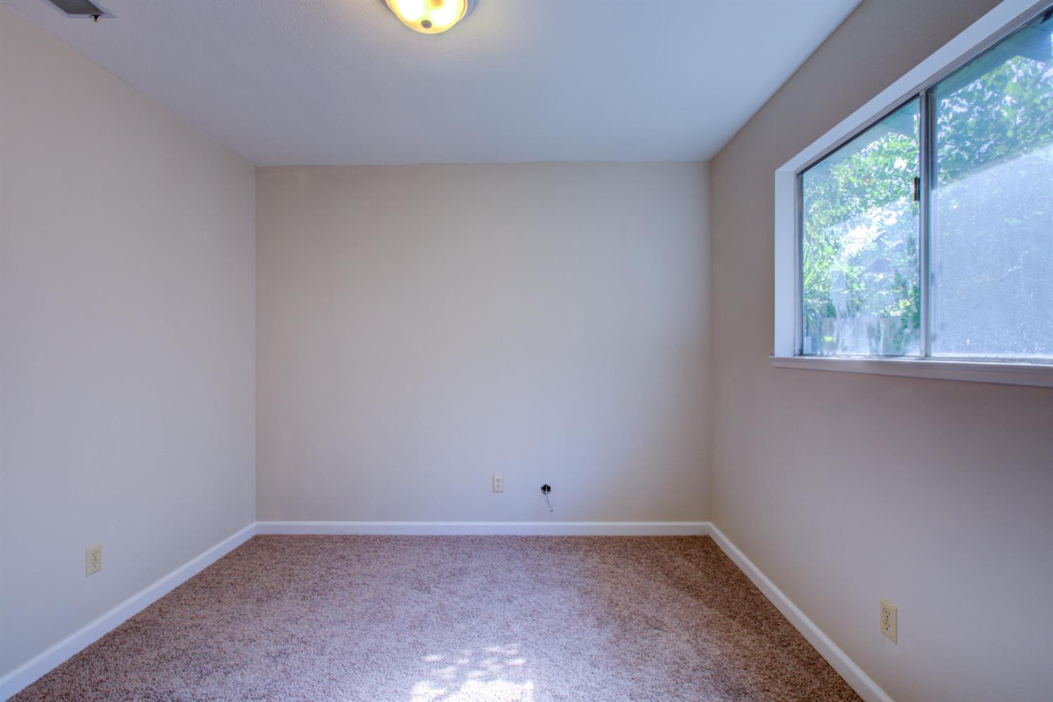 6425 8th St, Riverbank, CA 95367