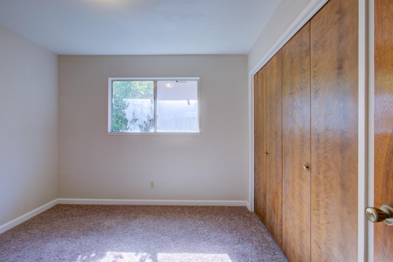 6425 8th St, Riverbank, CA 95367