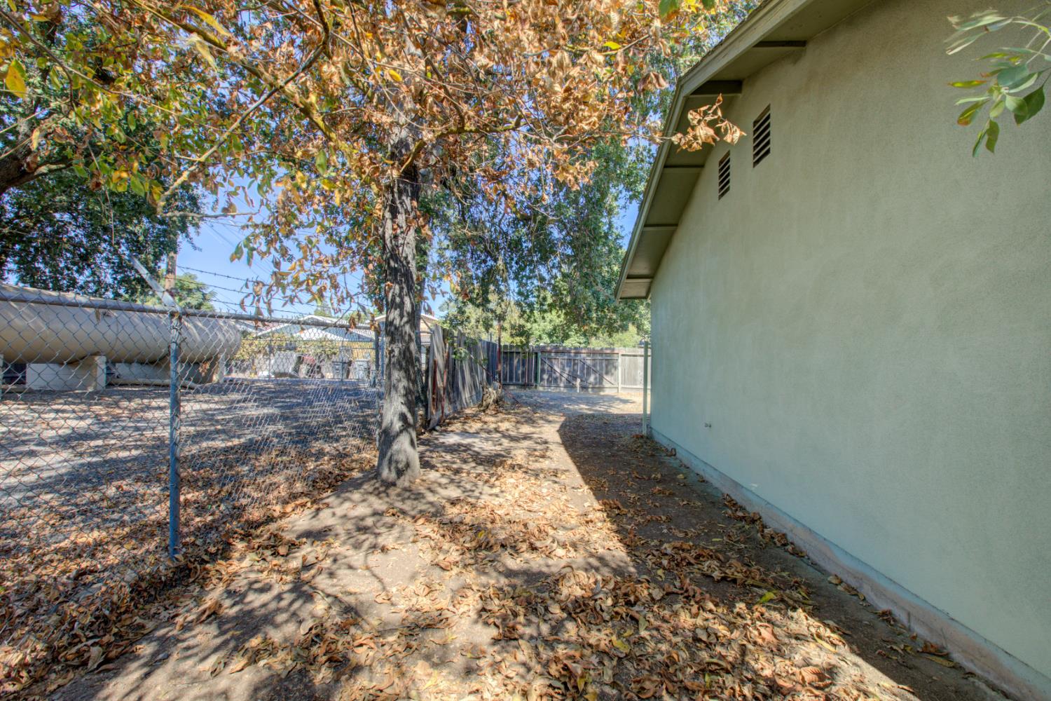 6425 8th St, Riverbank, CA 95367