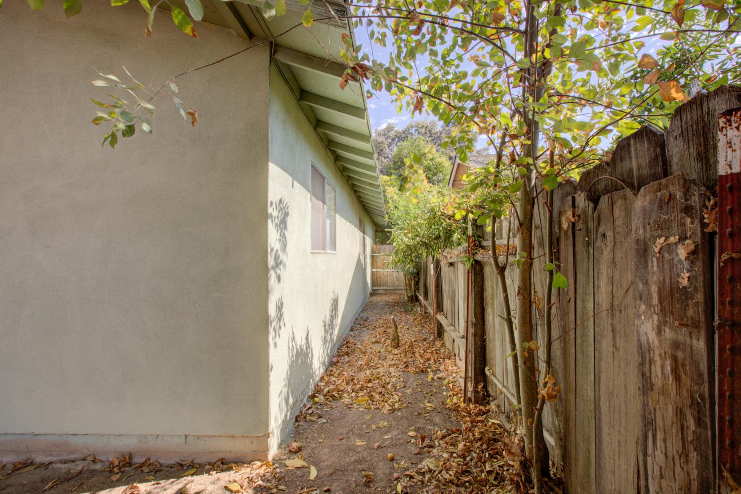 6425 8th St, Riverbank, CA 95367