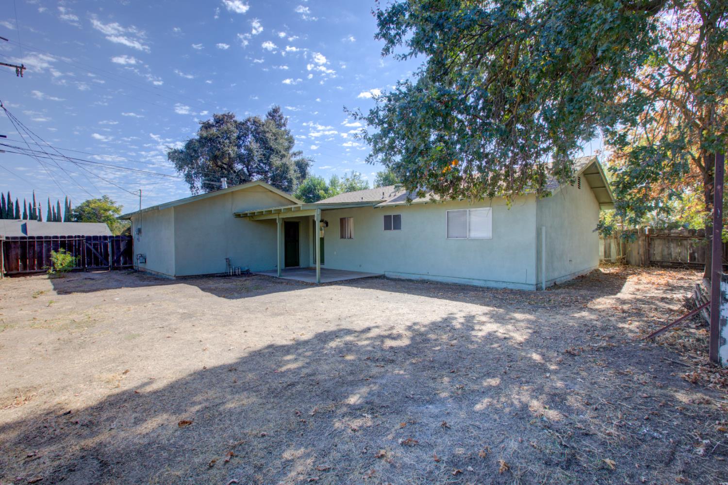 6425 8th St, Riverbank, CA 95367
