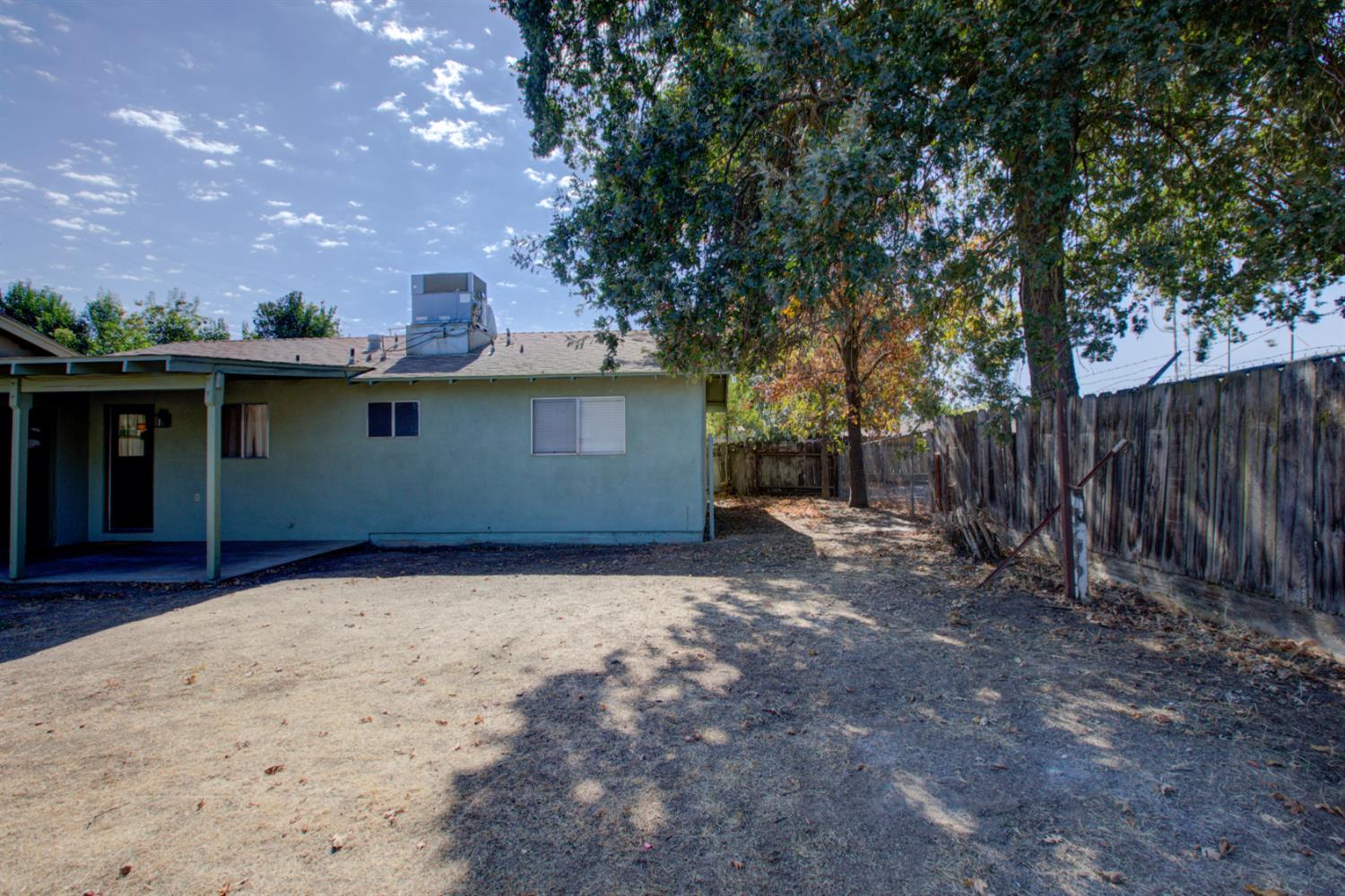 6425 8th St, Riverbank, CA 95367