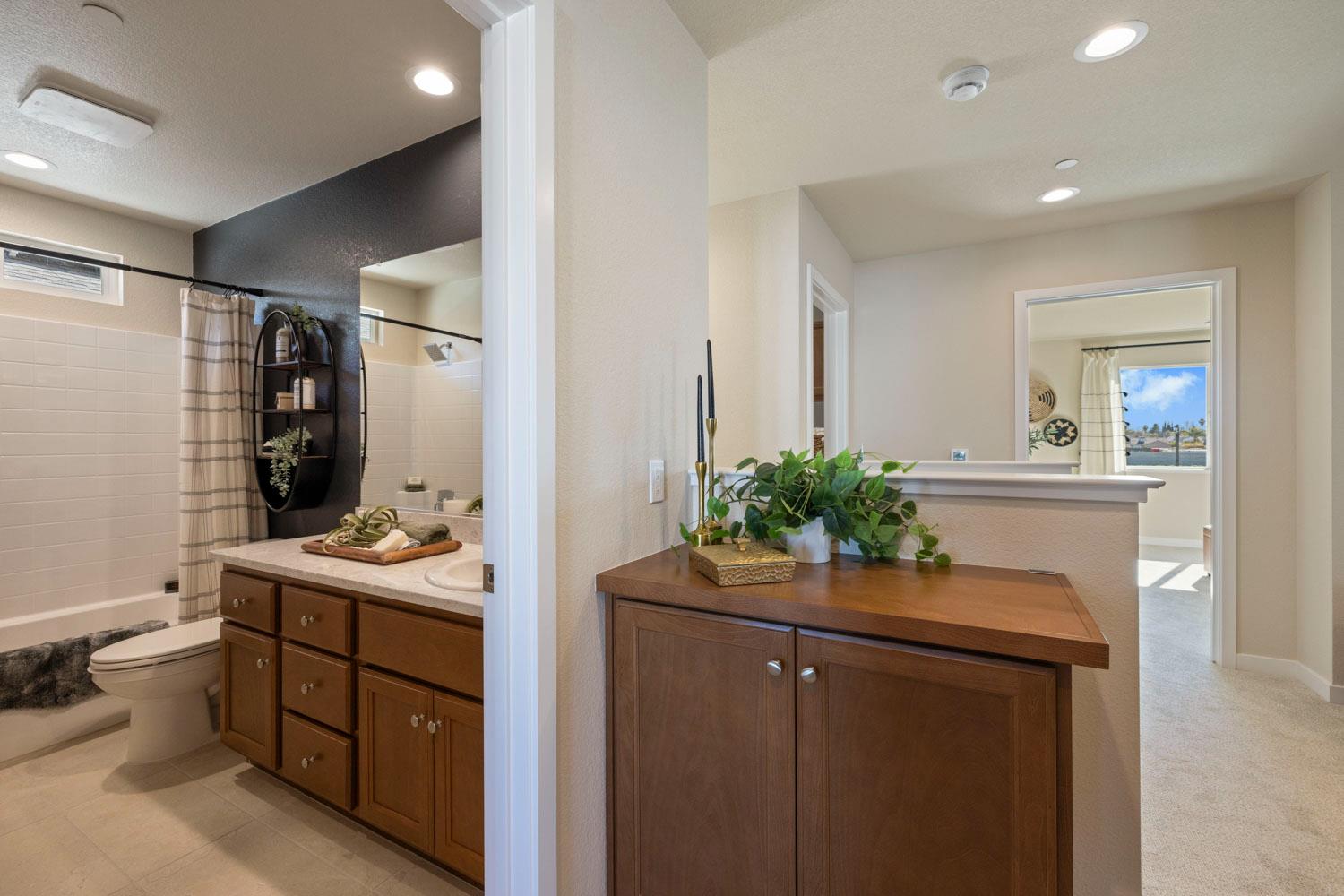 469 Quarto Dr, Turlock, CA 95380
