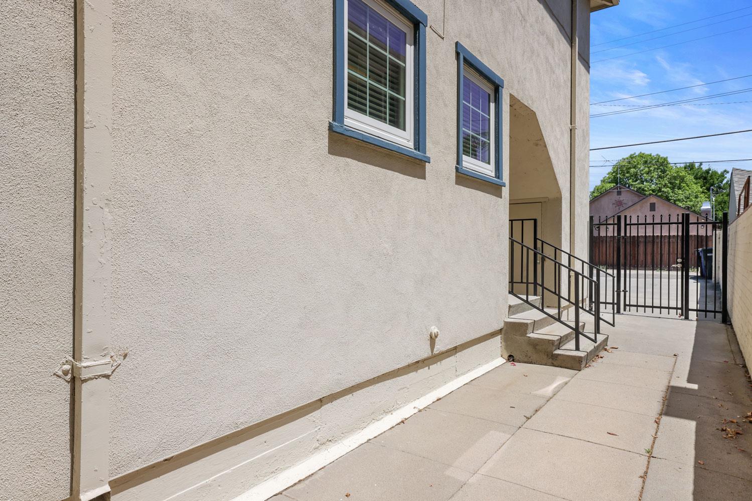 432 College Ave, Modesto, CA 95350