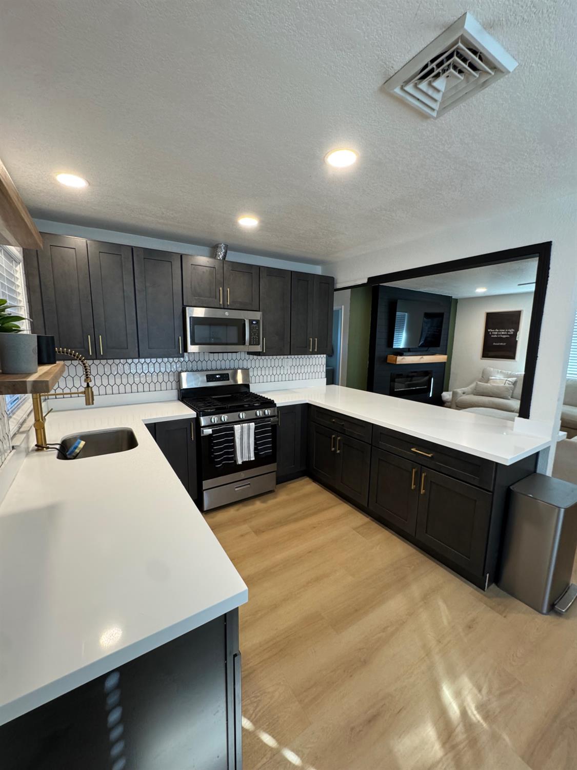 2542 Bradford Way, Riverbank, CA 95367