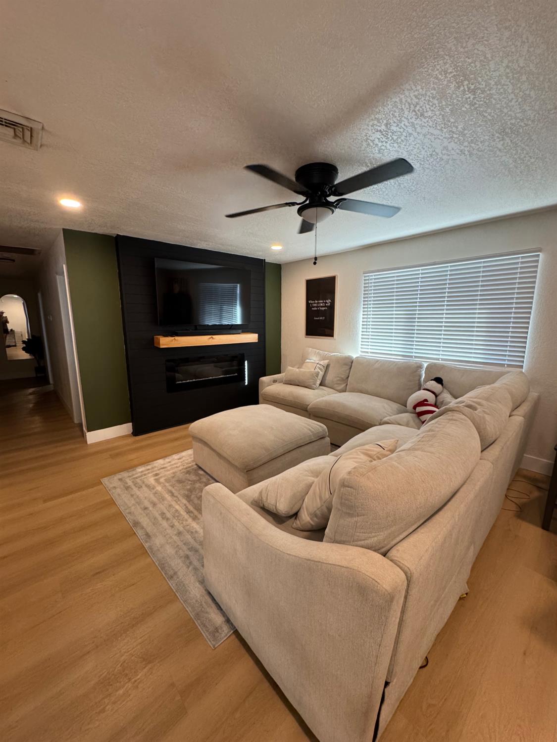 2542 Bradford Way, Riverbank, CA 95367