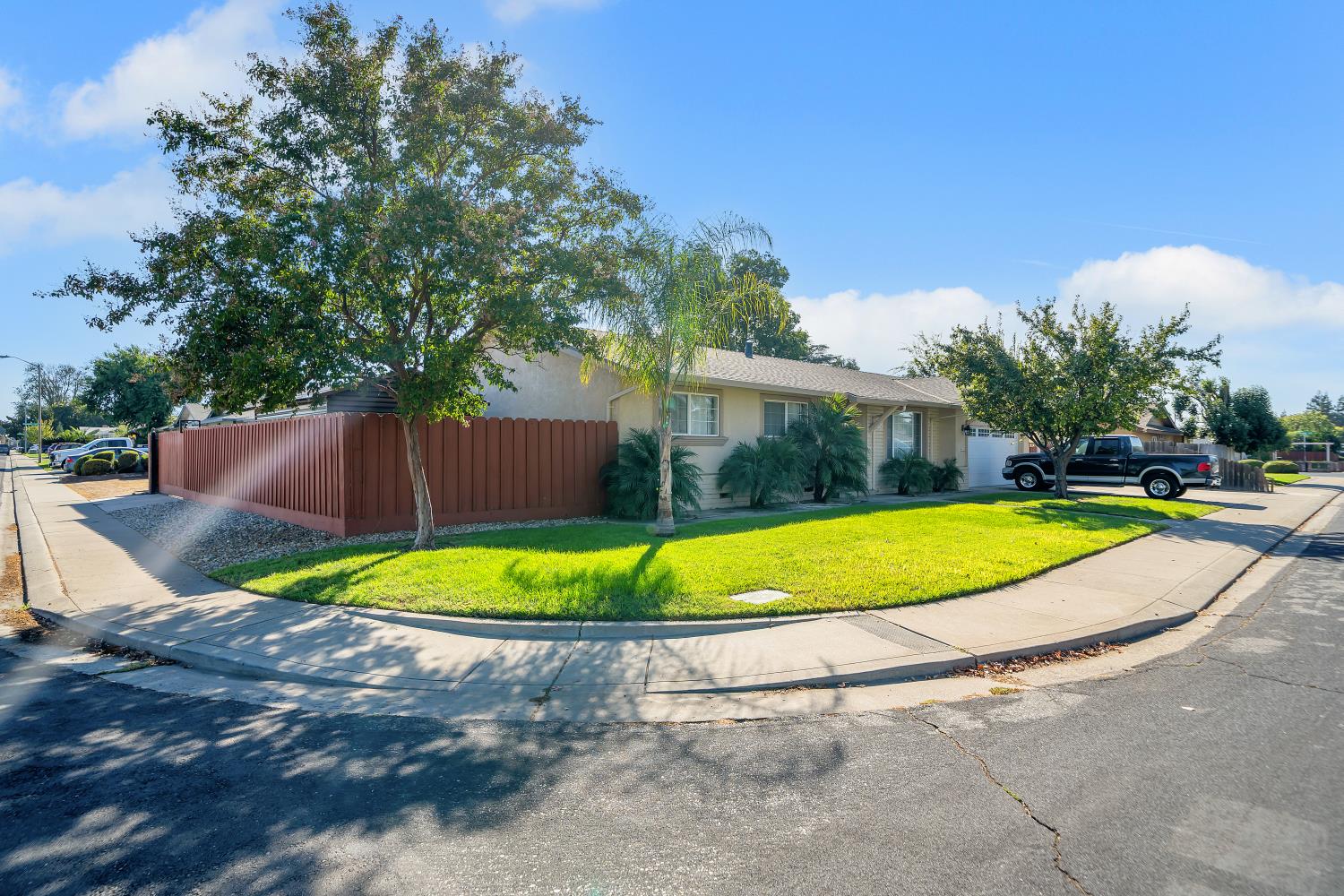 594 Parkwood Dr, Manteca, CA 95336