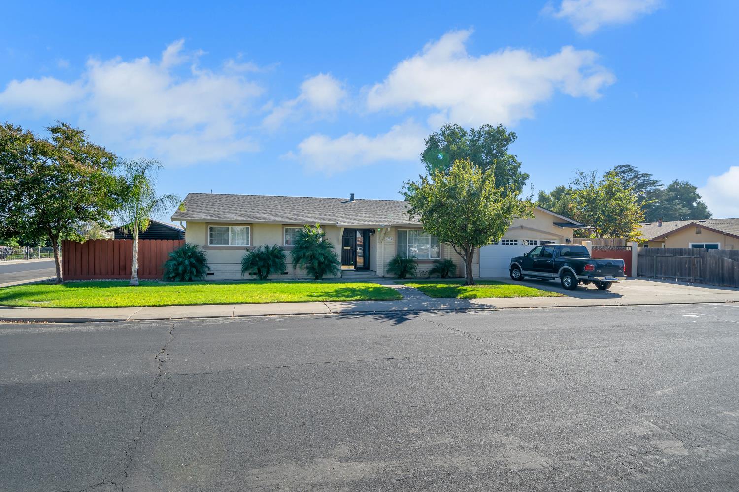 594 Parkwood Dr, Manteca, CA 95336