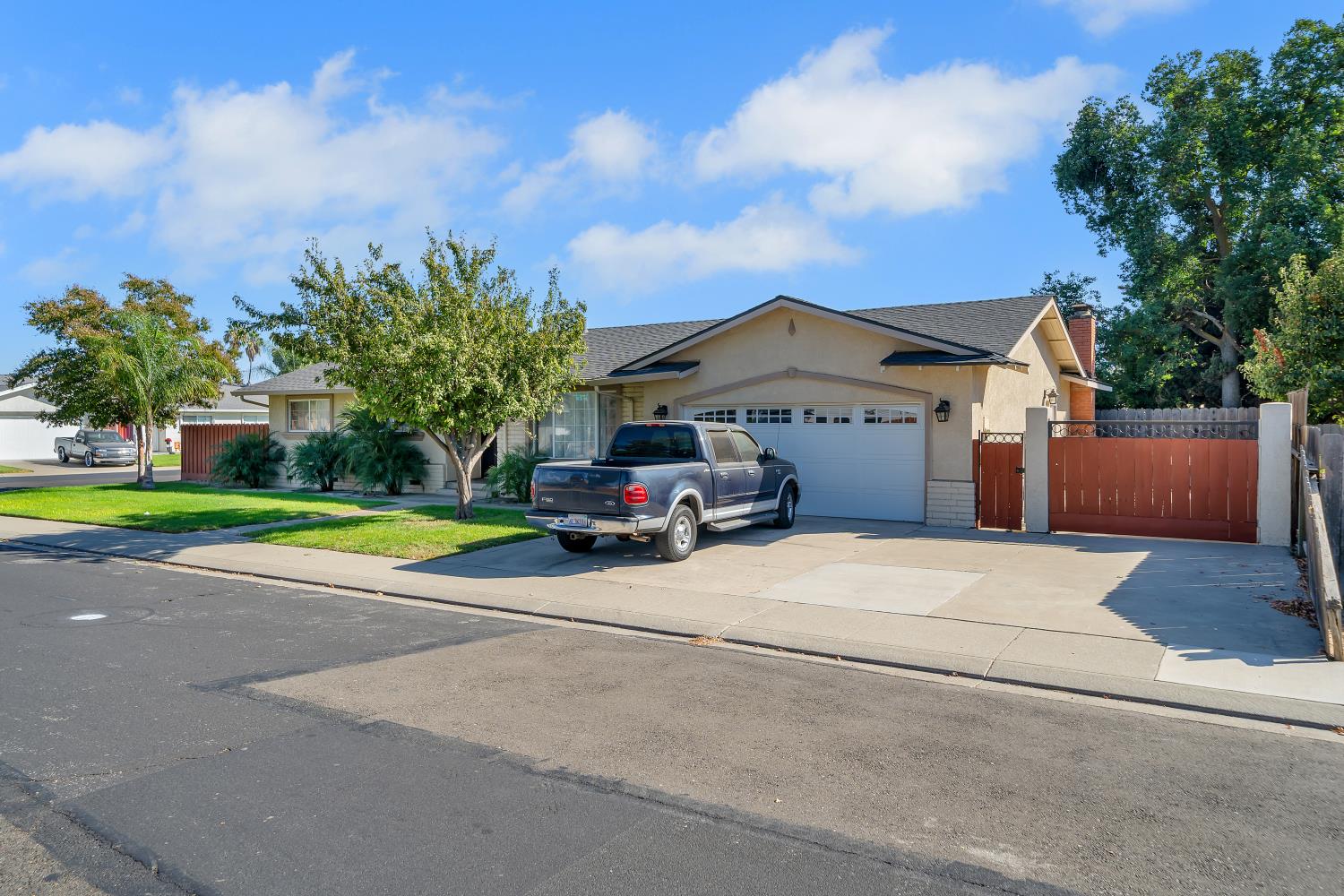 594 Parkwood Dr, Manteca, CA 95336