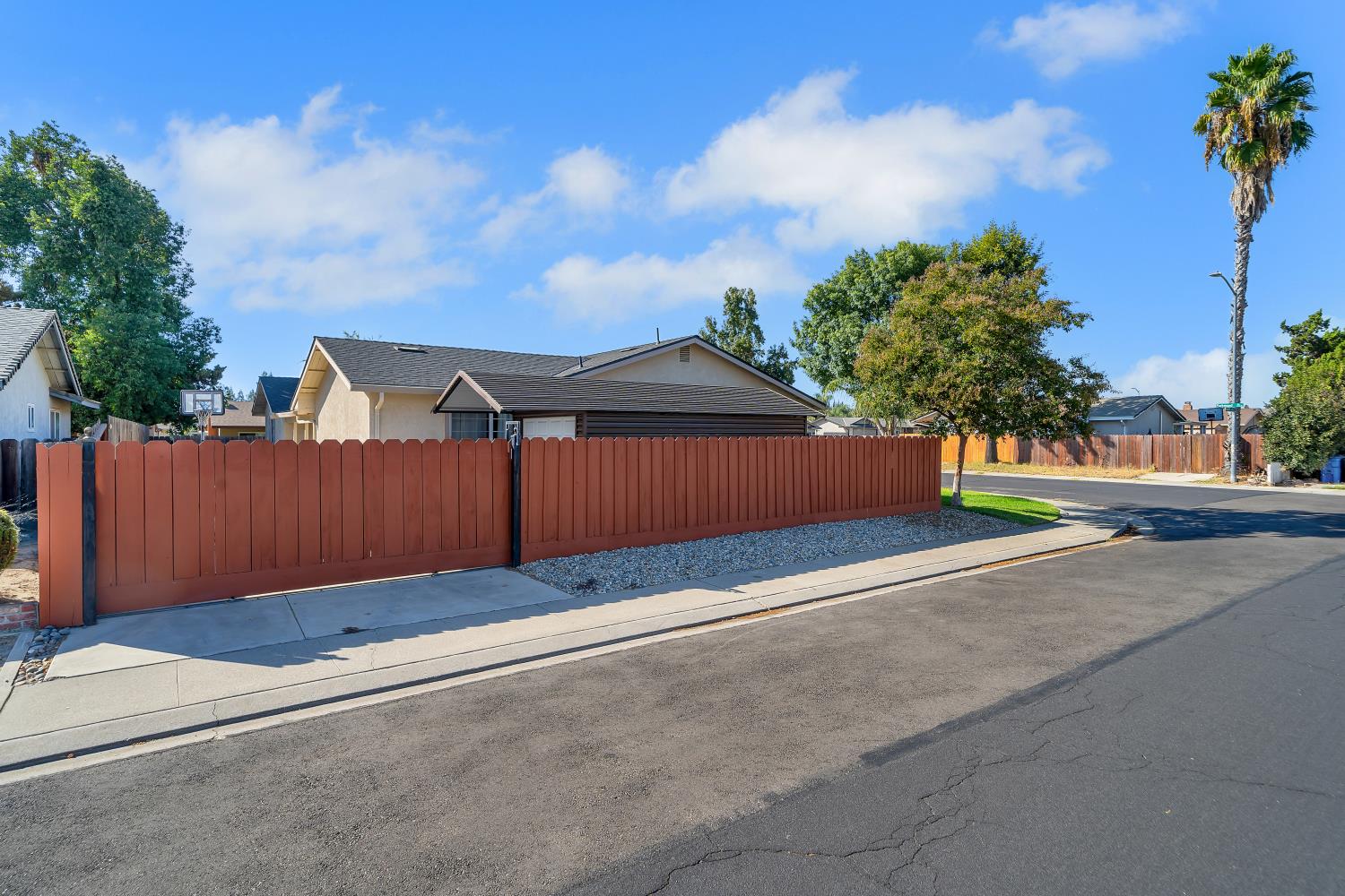 594 Parkwood Dr, Manteca, CA 95336