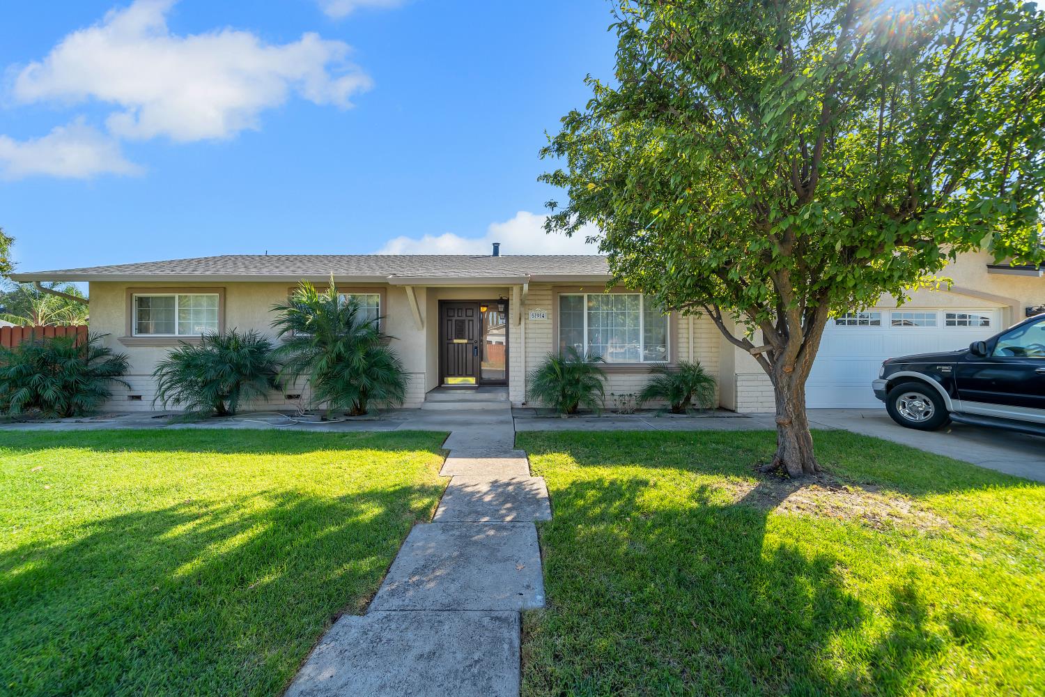 594 Parkwood Dr, Manteca, CA 95336