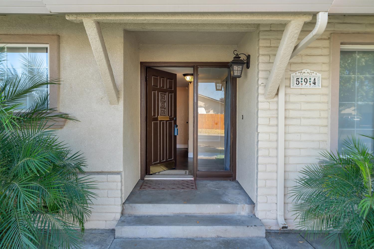 594 Parkwood Dr, Manteca, CA 95336