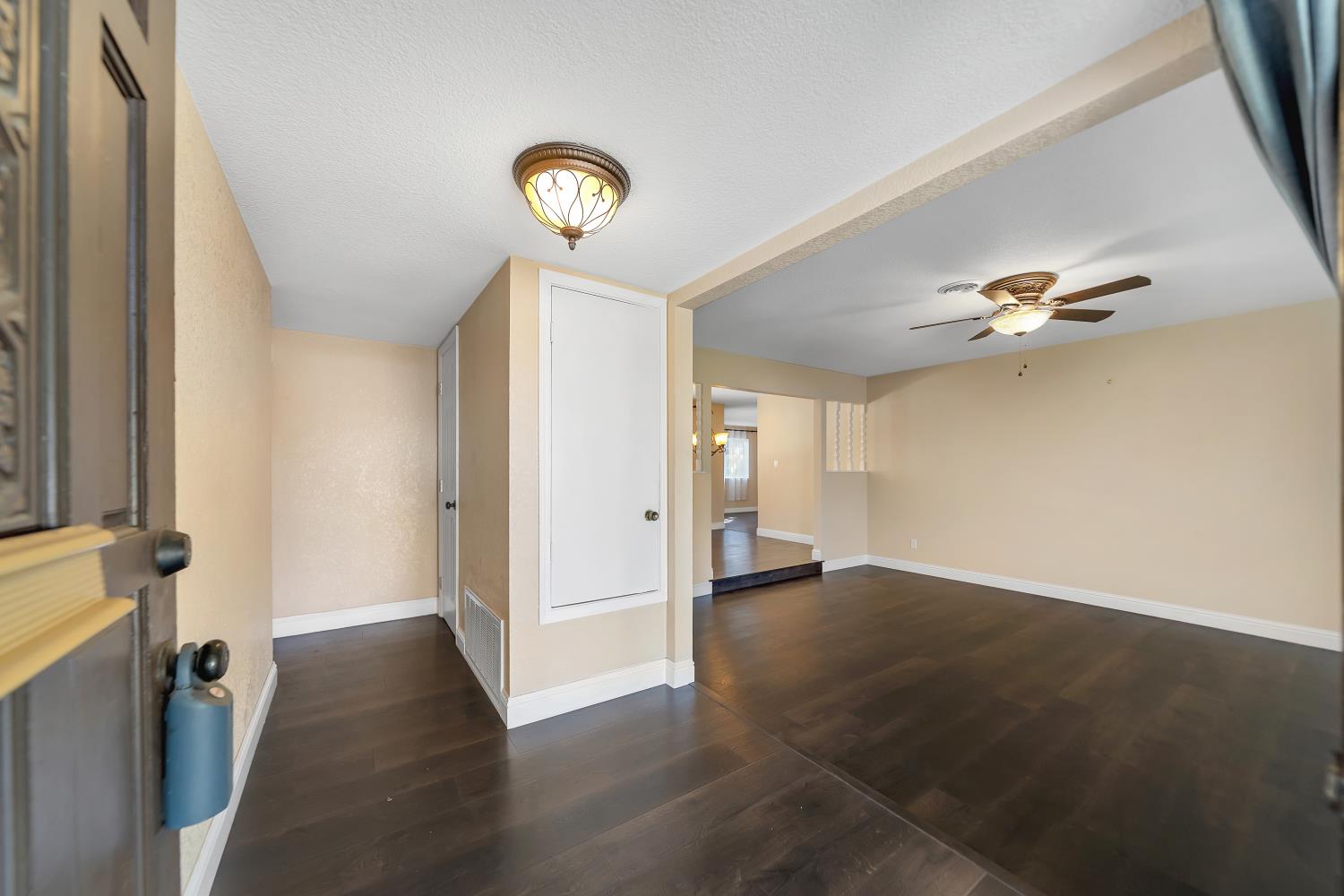 594 Parkwood Dr, Manteca, CA 95336