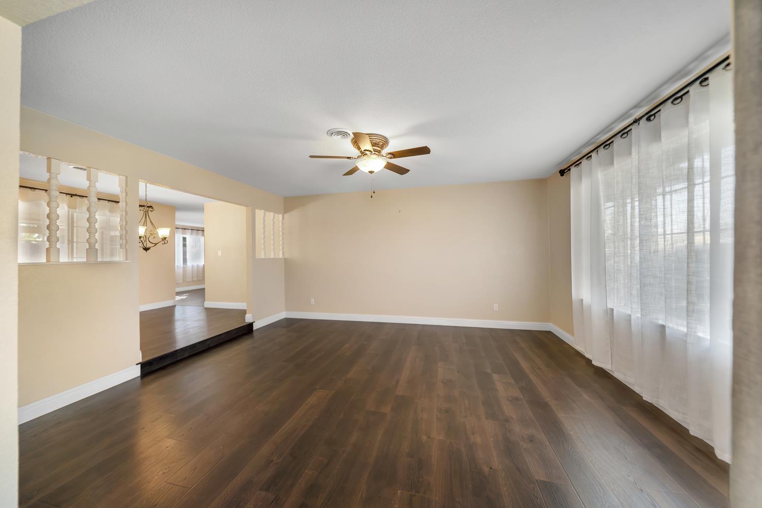 594 Parkwood Dr, Manteca, CA 95336