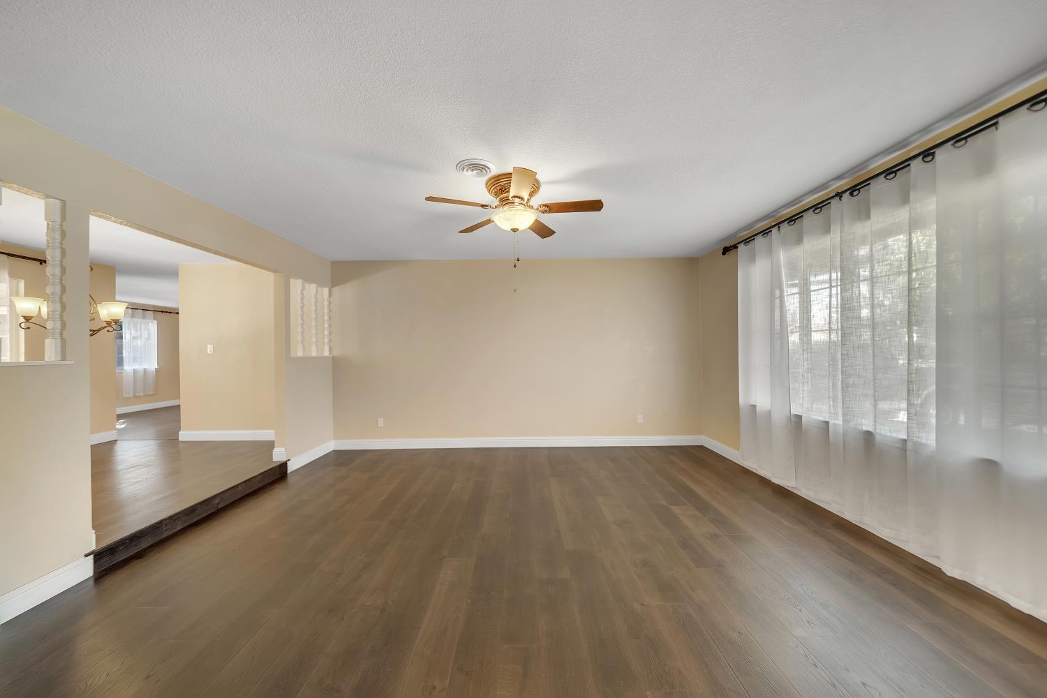 594 Parkwood Dr, Manteca, CA 95336