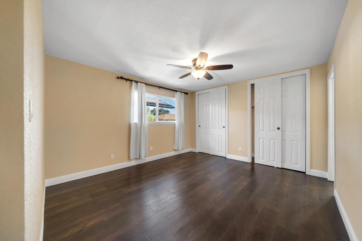 594 Parkwood Dr, Manteca, CA 95336