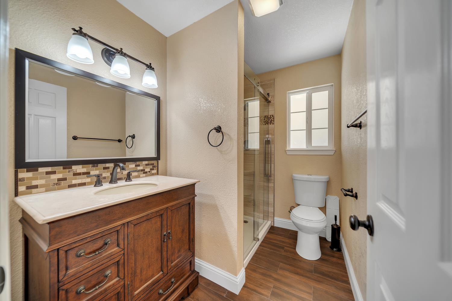 594 Parkwood Dr, Manteca, CA 95336