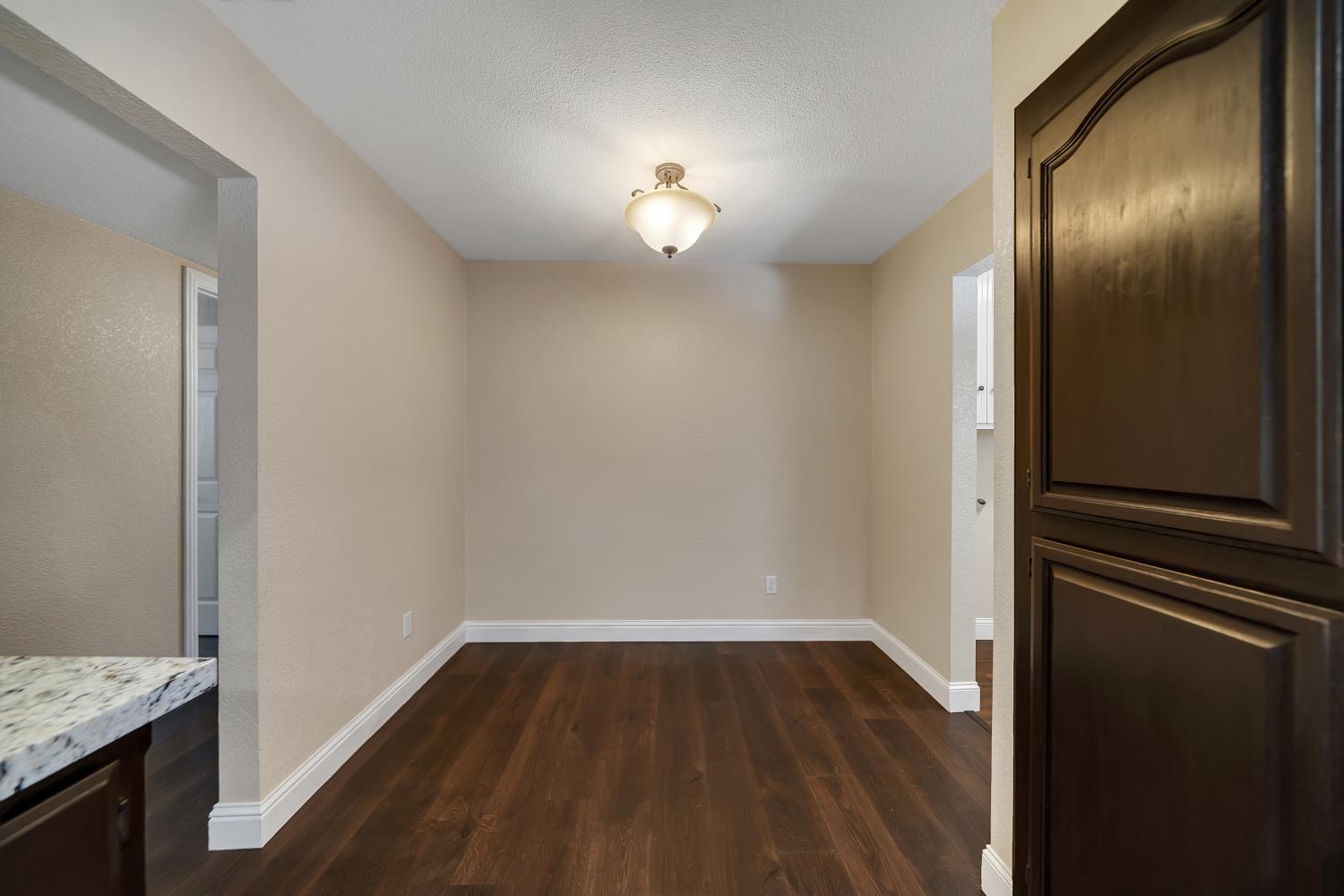 594 Parkwood Dr, Manteca, CA 95336