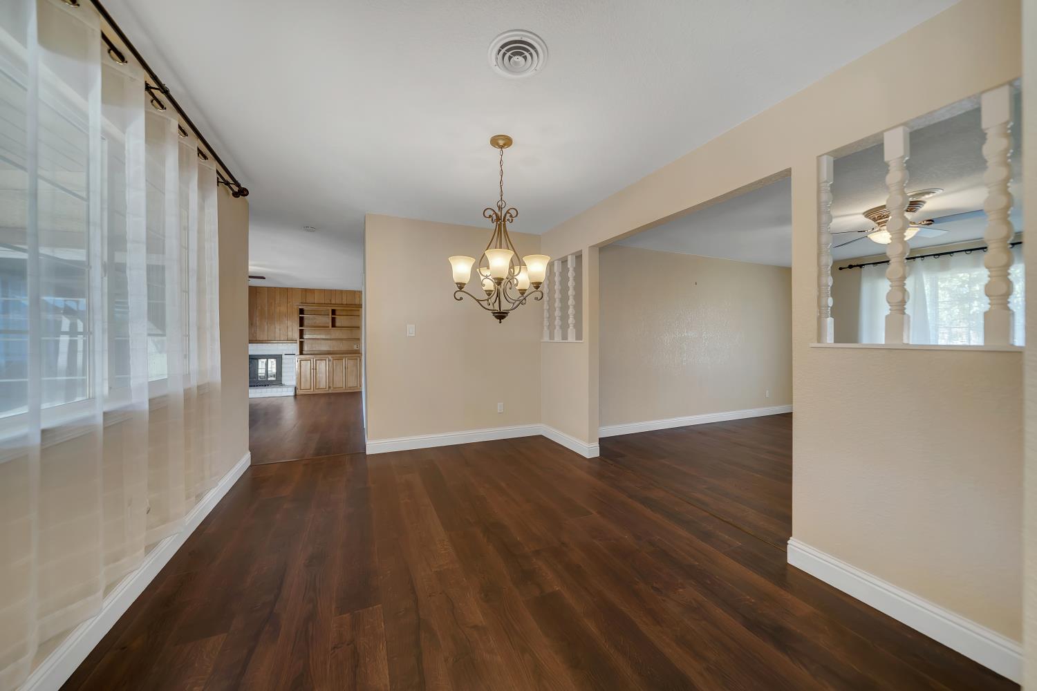 594 Parkwood Dr, Manteca, CA 95336