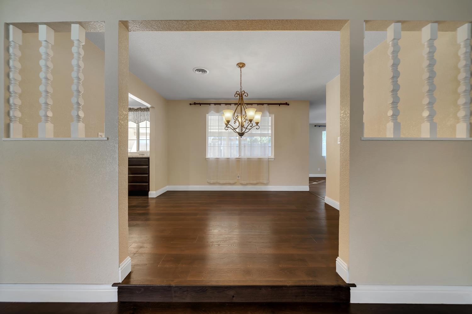 594 Parkwood Dr, Manteca, CA 95336