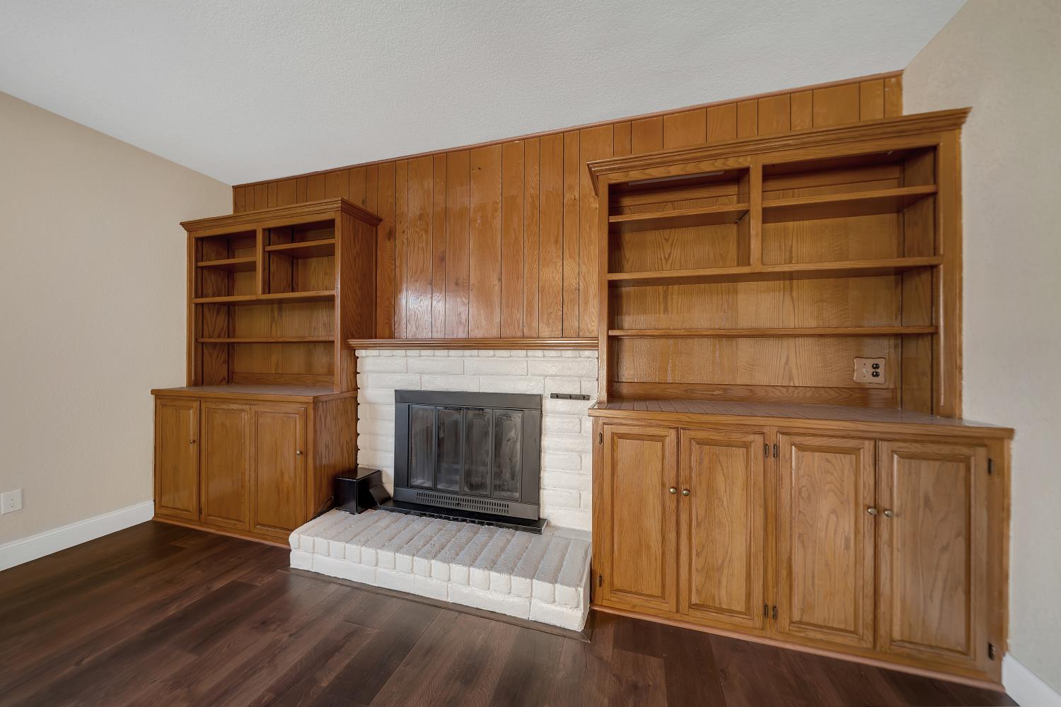 594 Parkwood Dr, Manteca, CA 95336