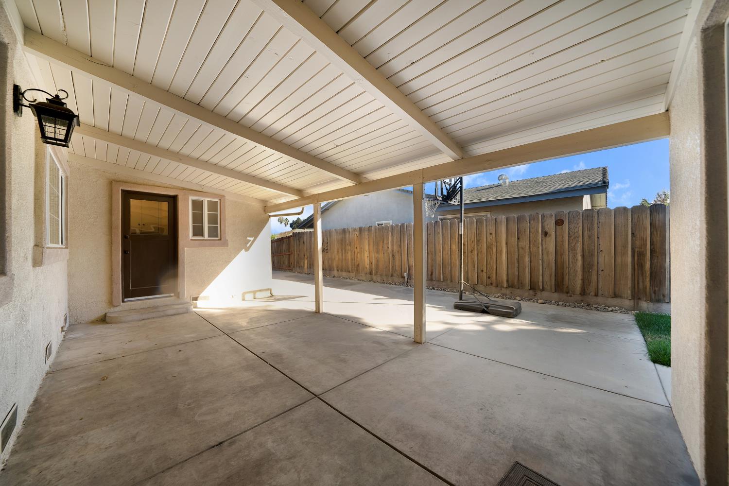 594 Parkwood Dr, Manteca, CA 95336