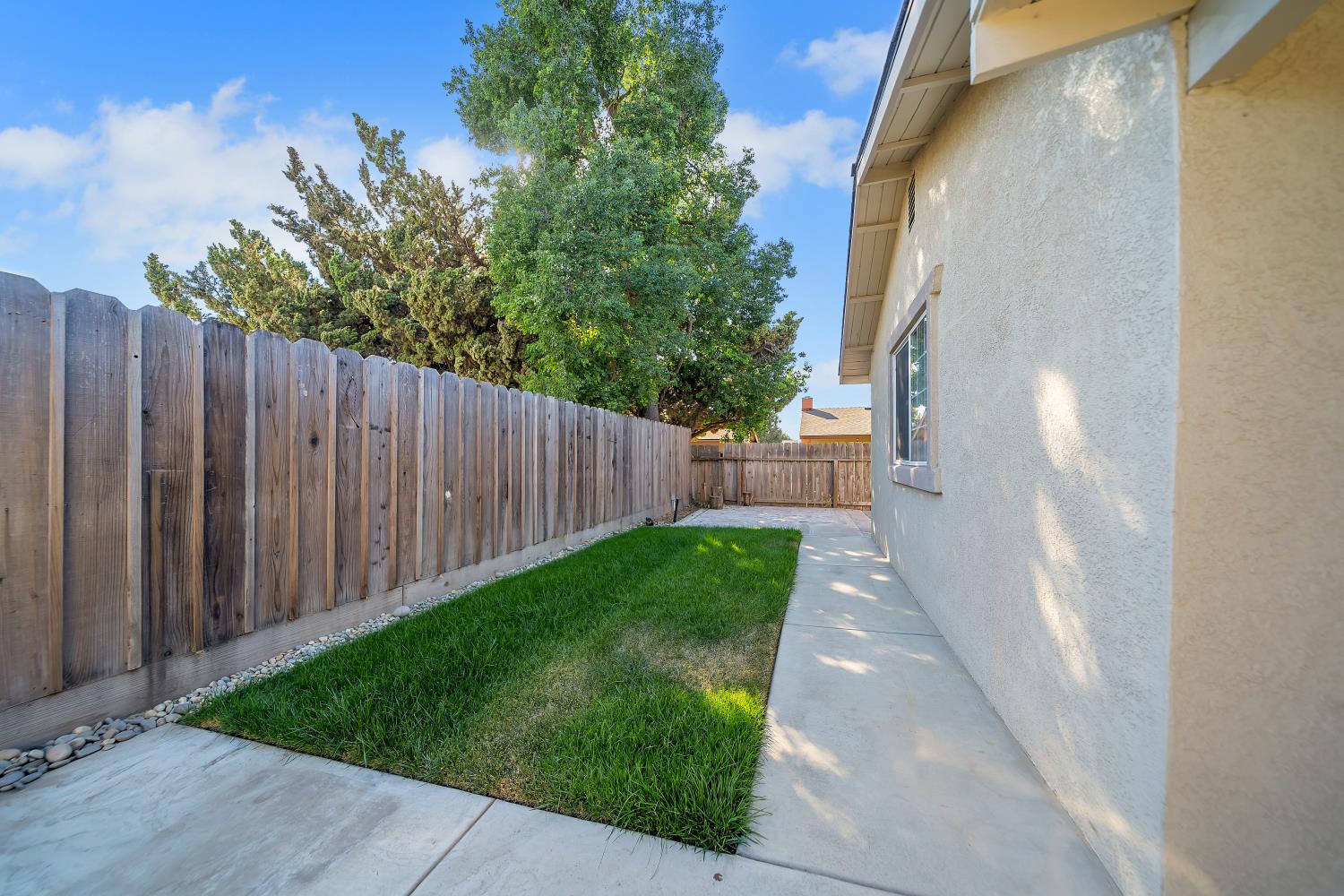 594 Parkwood Dr, Manteca, CA 95336