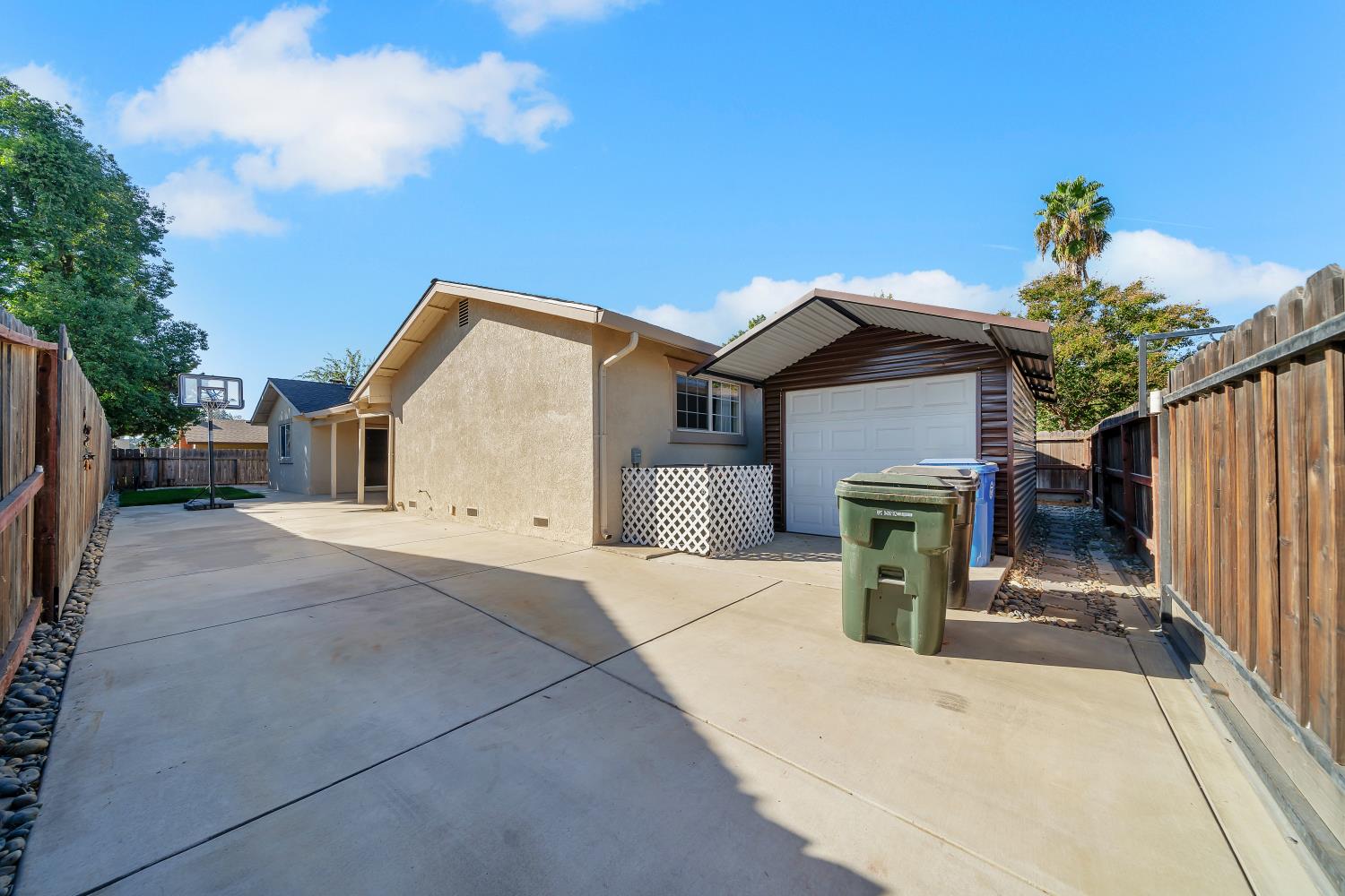 594 Parkwood Dr, Manteca, CA 95336