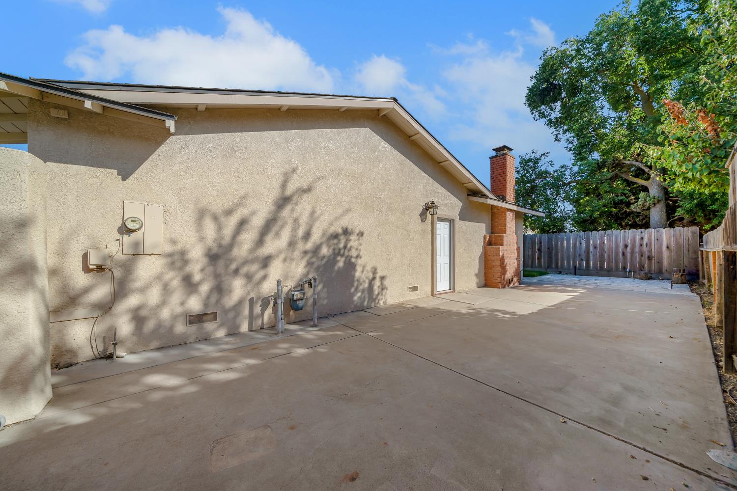 594 Parkwood Dr, Manteca, CA 95336