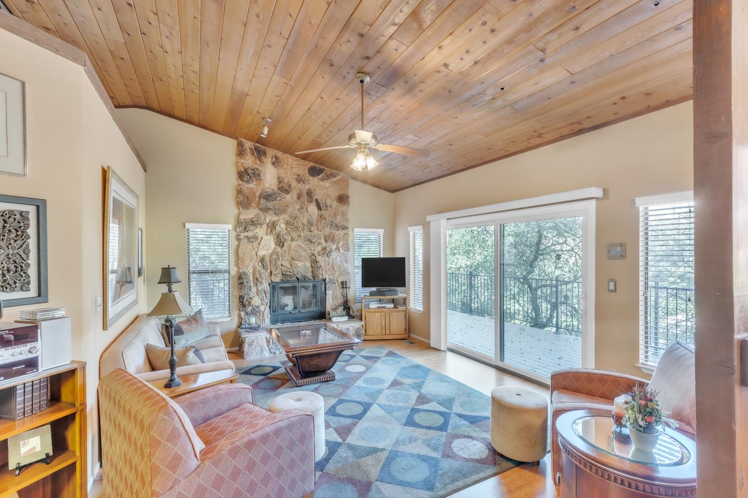 65 Poker Flat Rd, Copperopolis, CA 95228