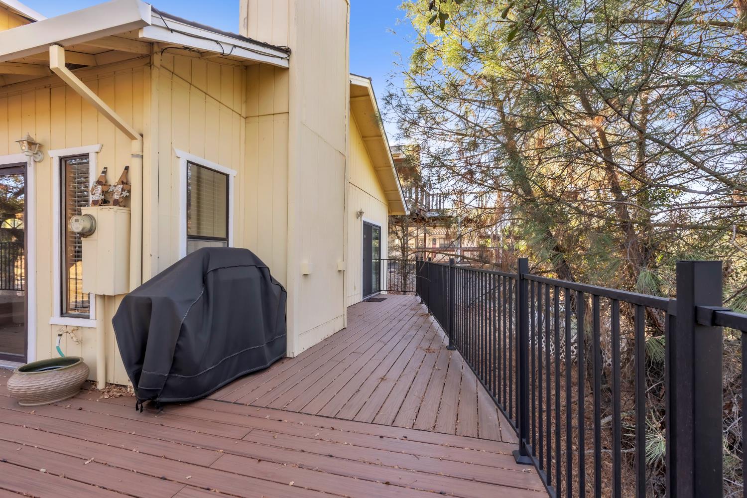 65 Poker Flat Rd, Copperopolis, CA 95228