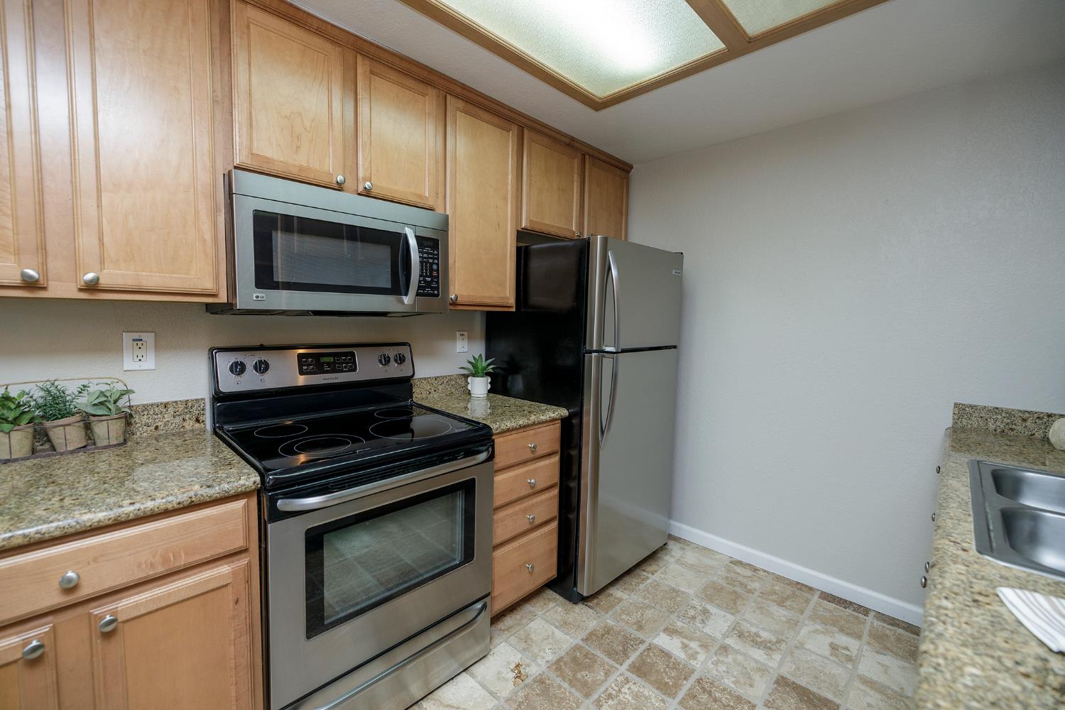 4014 Elmo Loop #A, Modesto, CA 95356