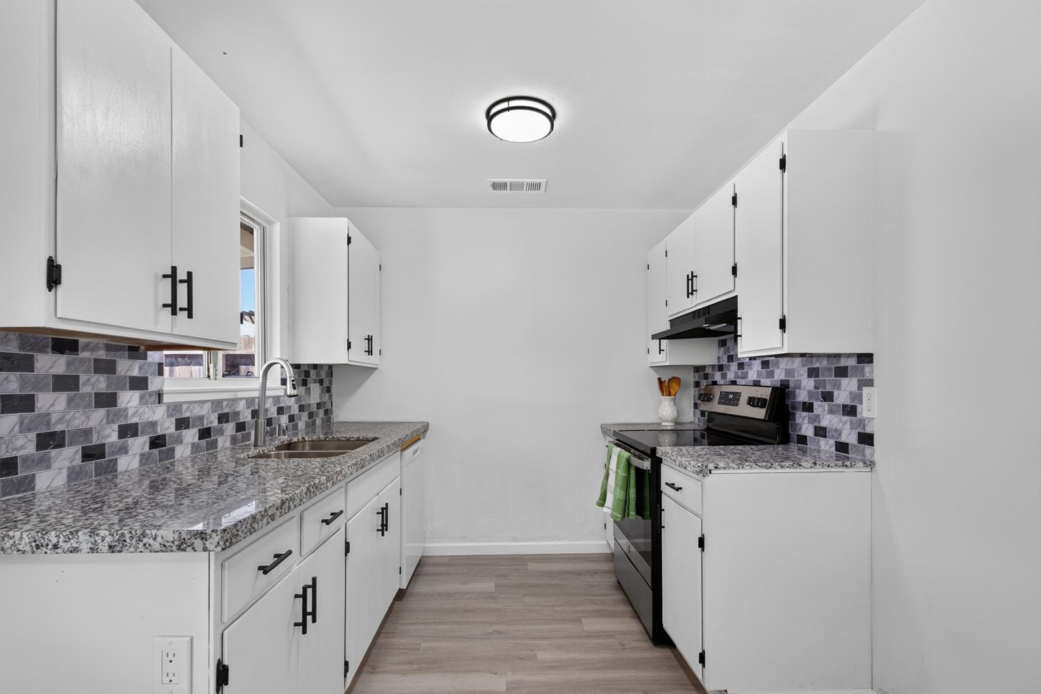 733 Vermont, Los Banos, CA 93635
