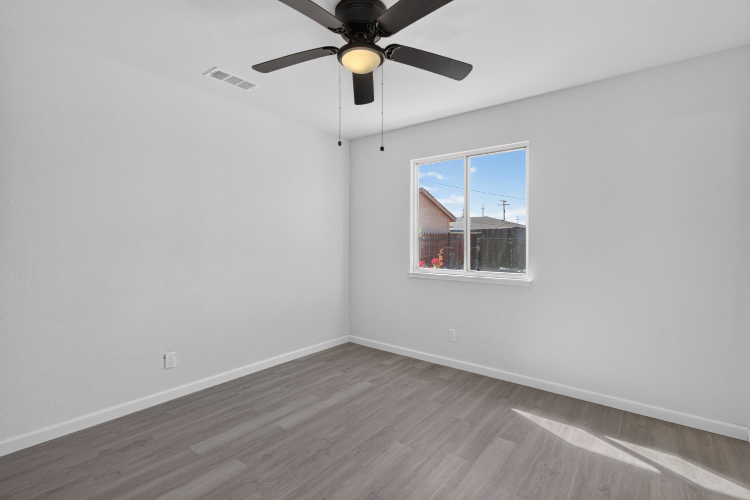 733 Vermont, Los Banos, CA 93635