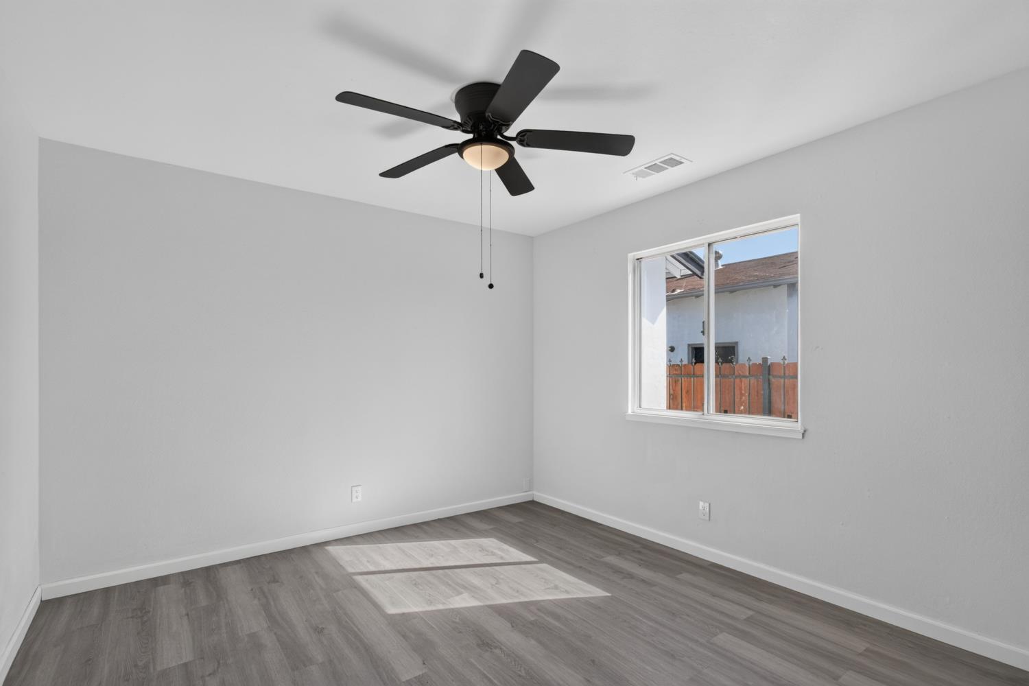 733 Vermont, Los Banos, CA 93635