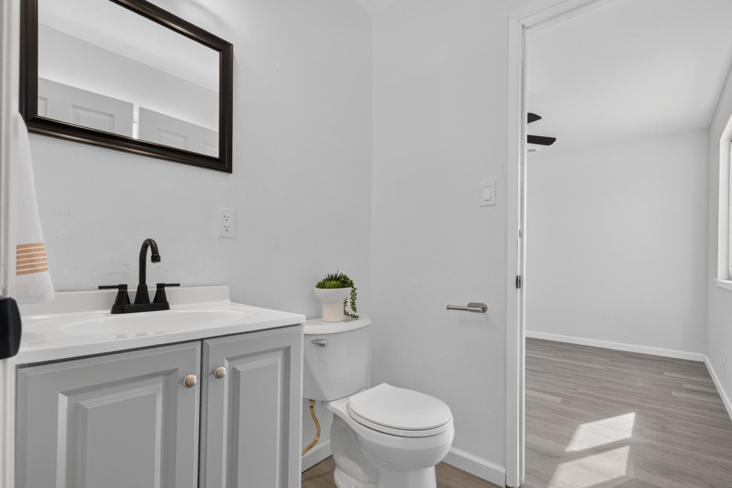733 Vermont, Los Banos, CA 93635