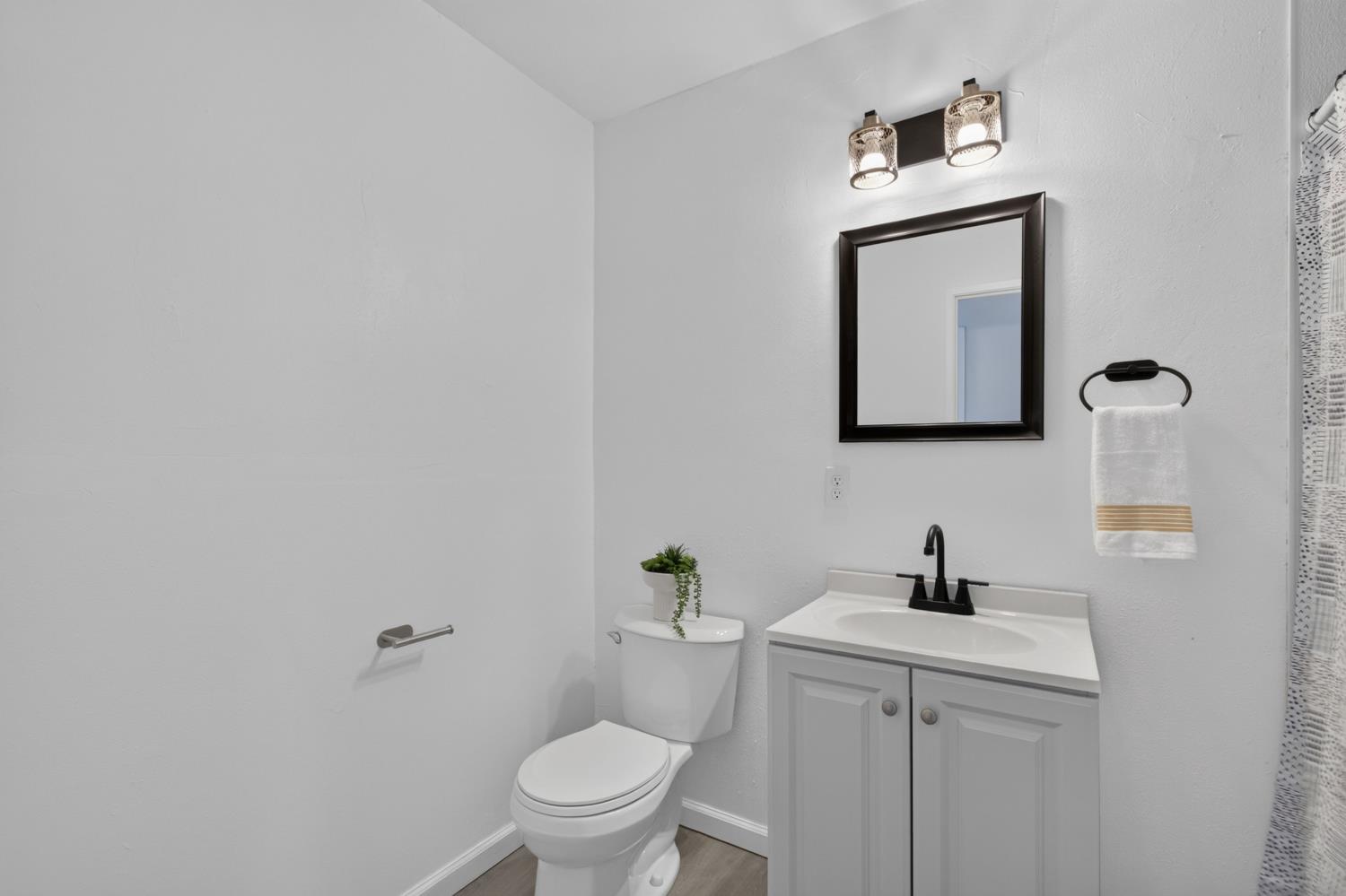 733 Vermont, Los Banos, CA 93635