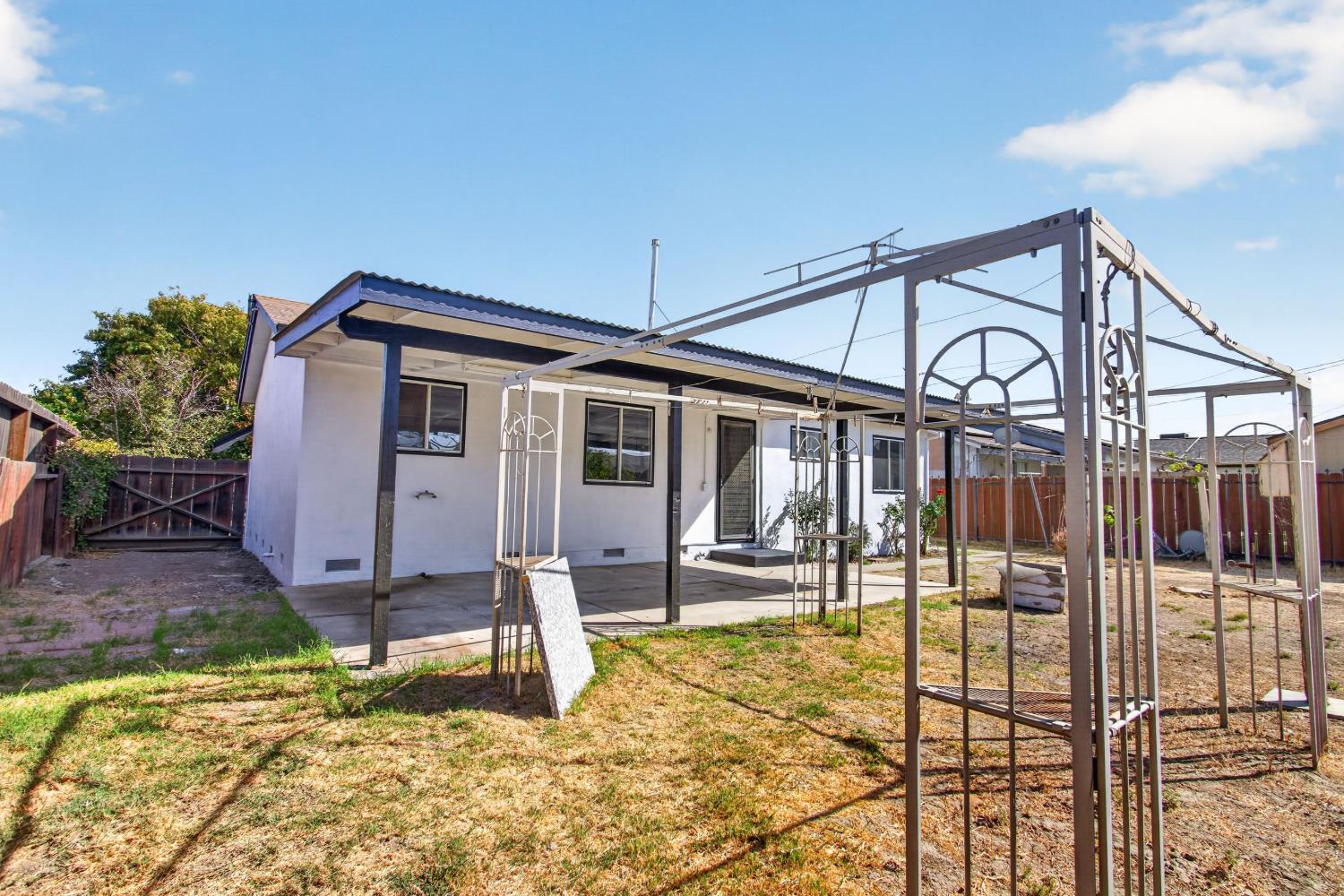 733 Vermont, Los Banos, CA 93635