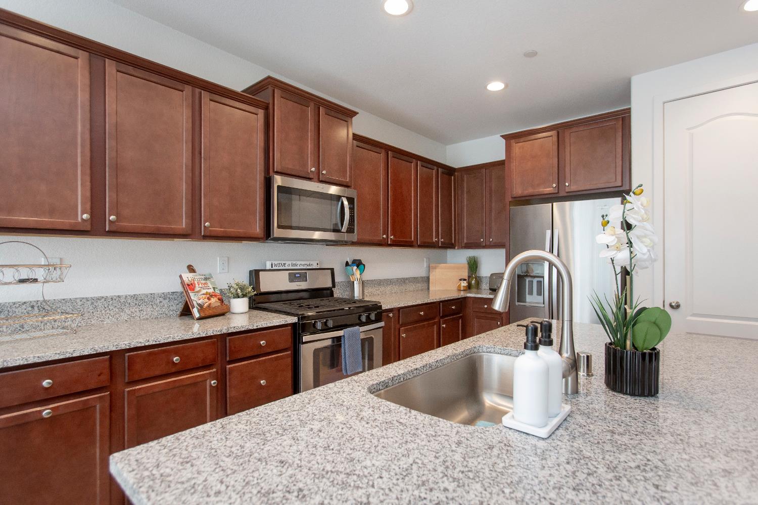 1170 Aartman Dr, Ripon, CA 95366