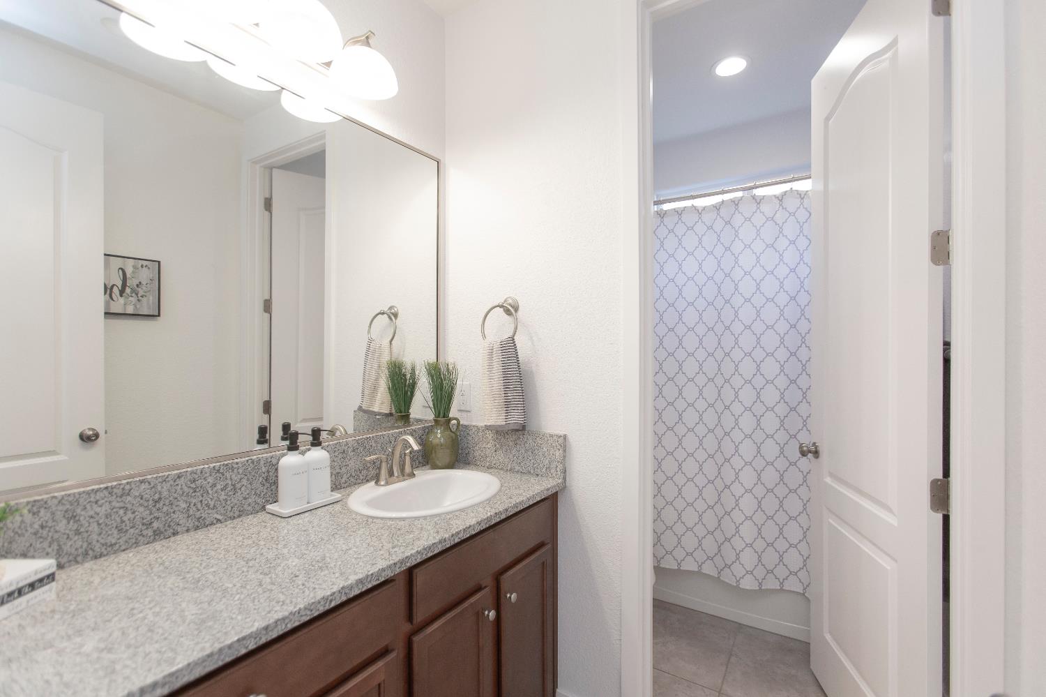 1170 Aartman Dr, Ripon, CA 95366