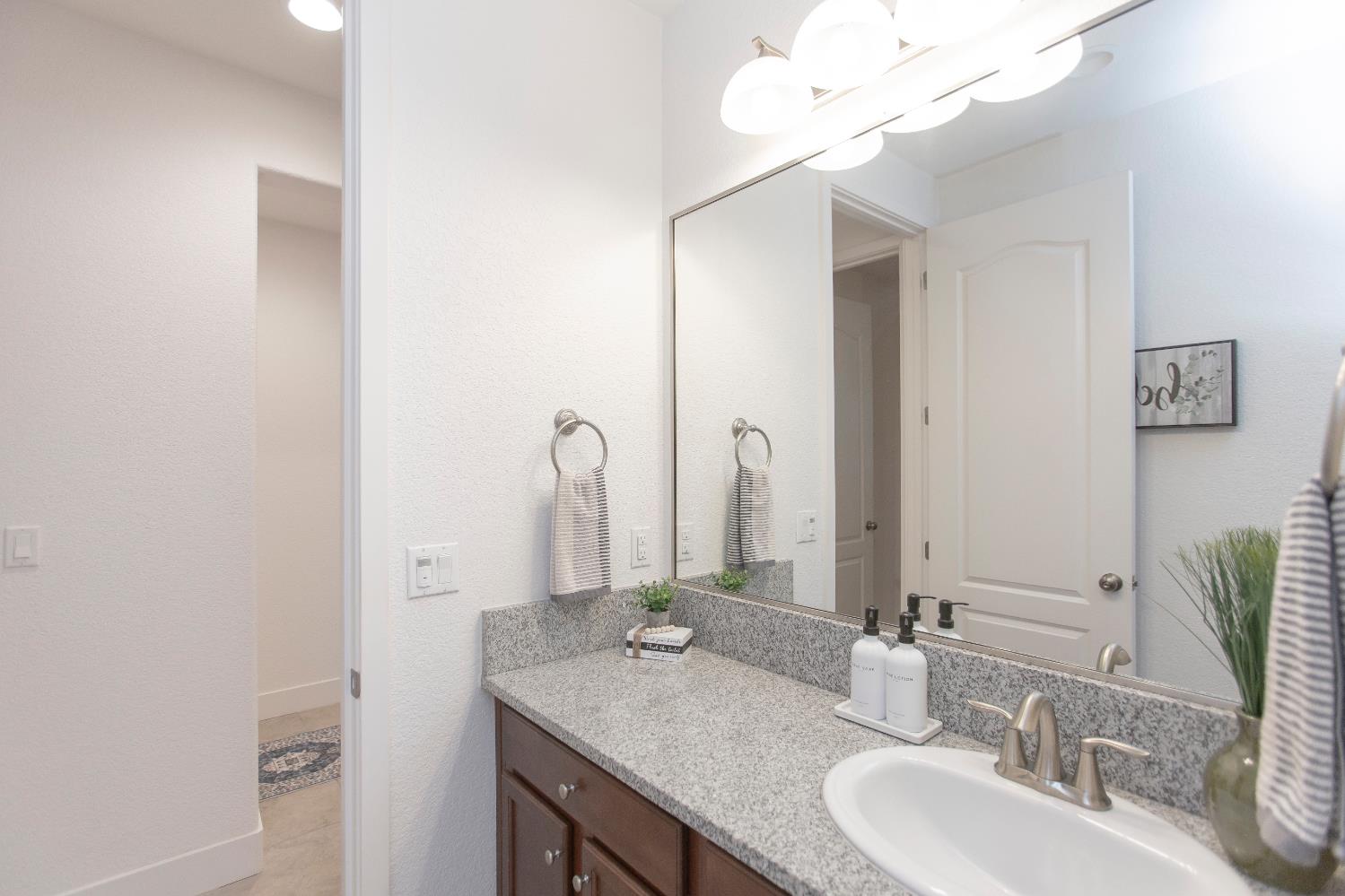 1170 Aartman Dr, Ripon, CA 95366