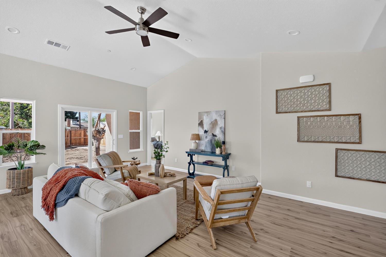 1038 W 24th St, Merced, CA 95340