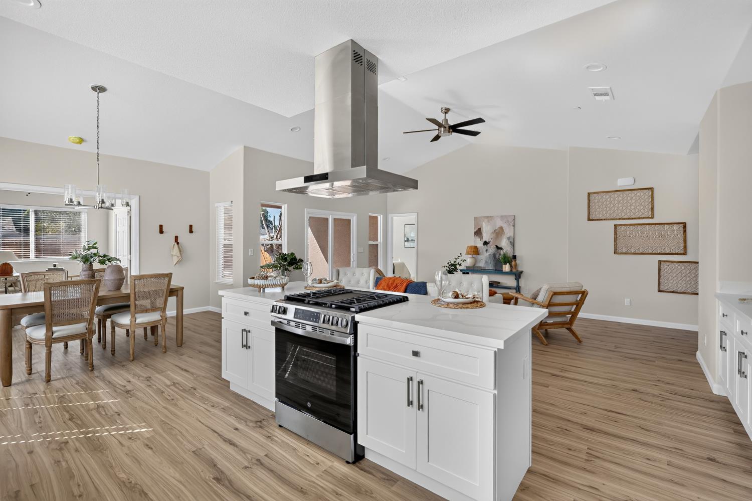 1038 W 24th St, Merced, CA 95340
