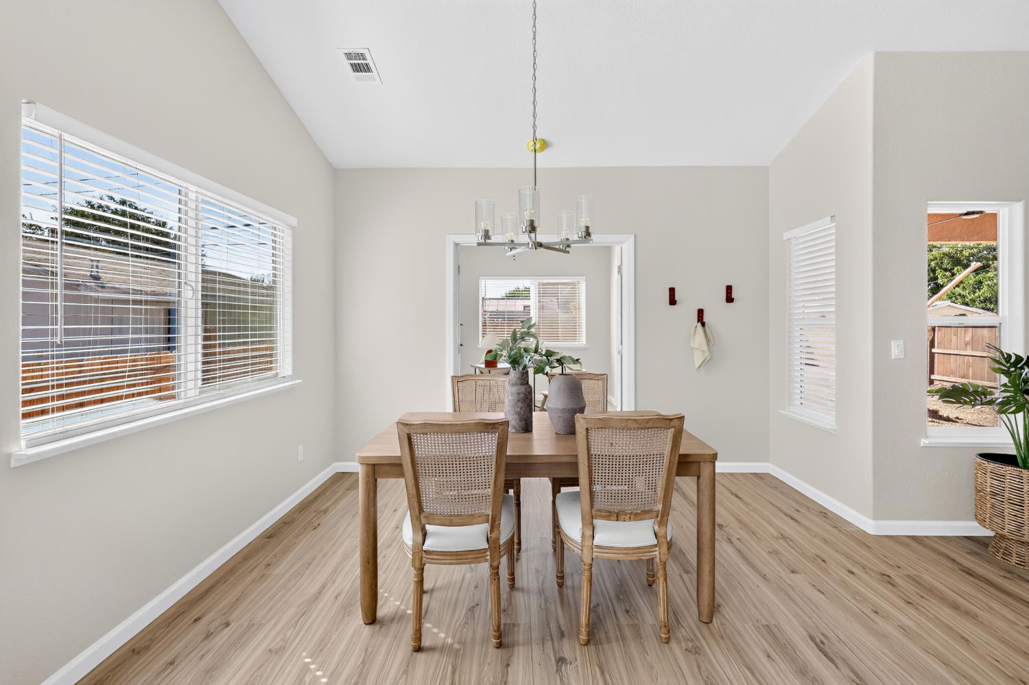 1038 W 24th St, Merced, CA 95340