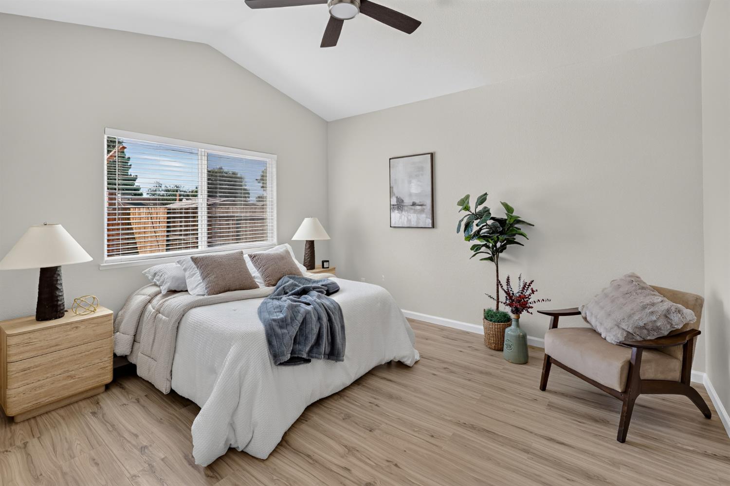 1038 W 24th St, Merced, CA 95340
