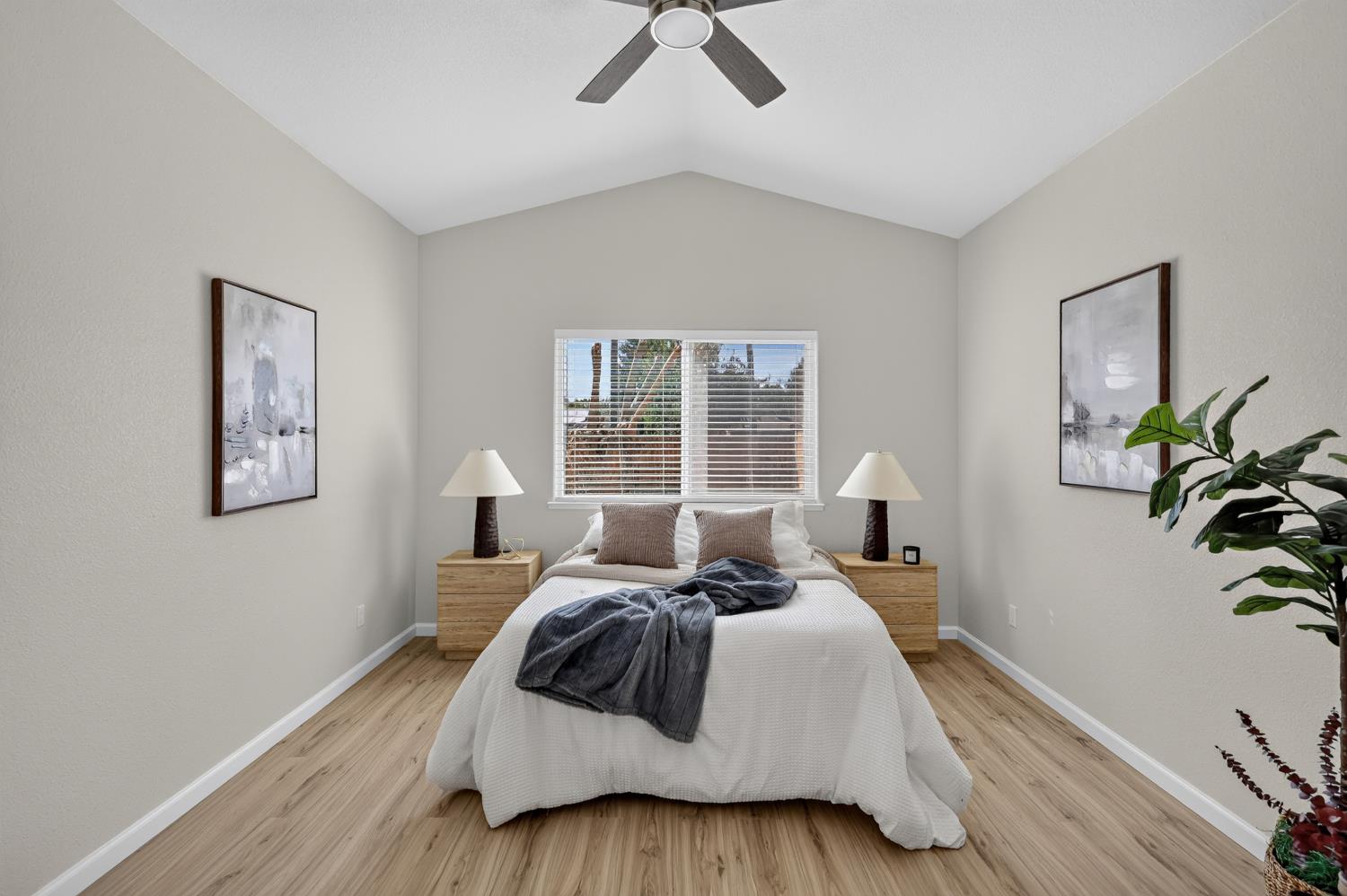 1038 W 24th St, Merced, CA 95340